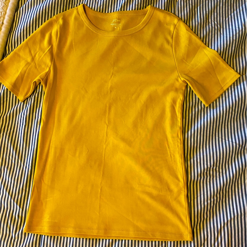J. Crew women’s perfect fit golden mustard yellow short sleeve t shirt. ECU